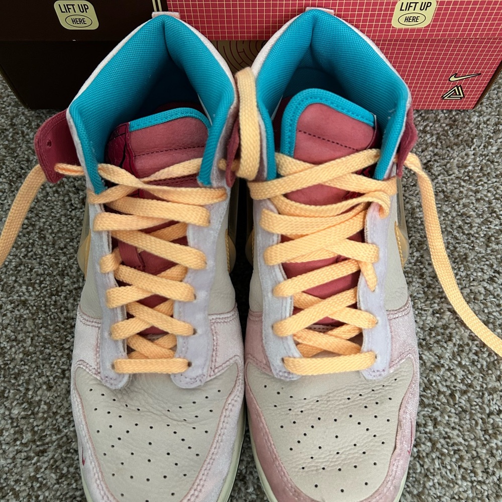 Colorful High-Top Sneakers
Nike Dunk/SS — DJ1173 600, size 9.5